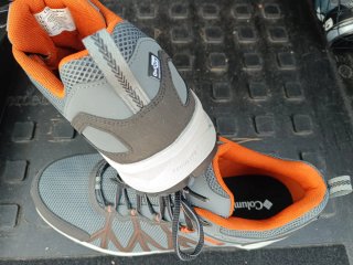 Zapatillas Columbia trekking grises y naranjas
