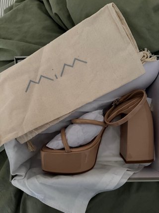 Zapatos tacón plataforma beige