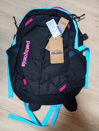 Mochila Patagonia Negra y Turquesa
