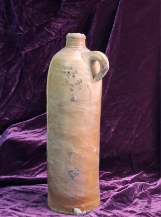 Botella de gres artesanal S. XIX