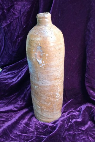 Botella de gres artesanal S. XIX