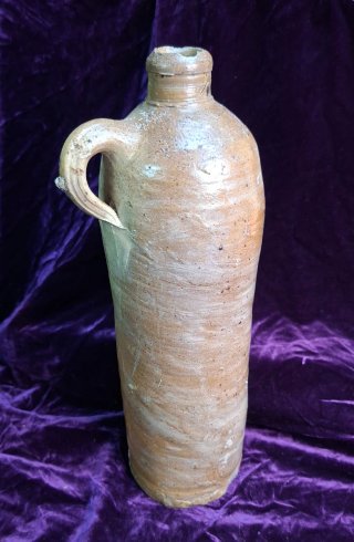 Botella de gres artesanal S. XIX