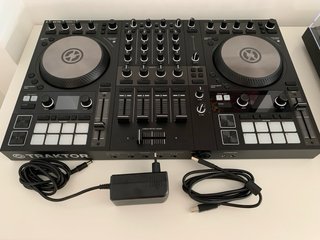 Controlador DJ Traktor Kontrol S4