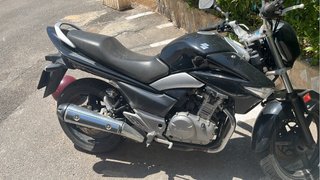 Suzuki 250 Naked Negra/Plata
