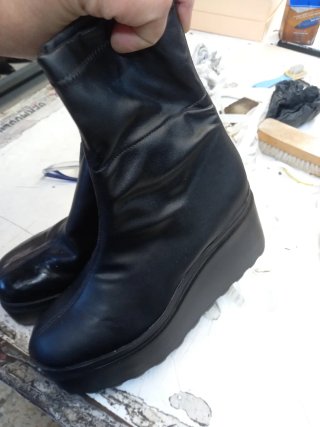 Stivaletti con zeppa 7cm
