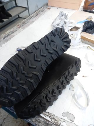 Stivaletti con zeppa 7cm