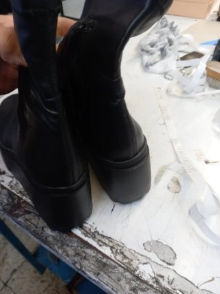 Stivaletti con zeppa 7cm