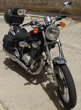 Kymco Cruiser Moto Negra y Plateada