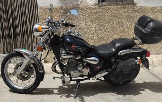 Kymco Cruiser Moto Negra y Plateada