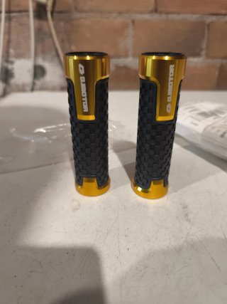 Puños Manillar QJMOTOR Dorados