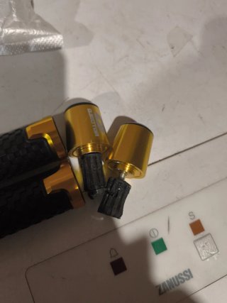 Puños Manillar QJMOTOR Dorados