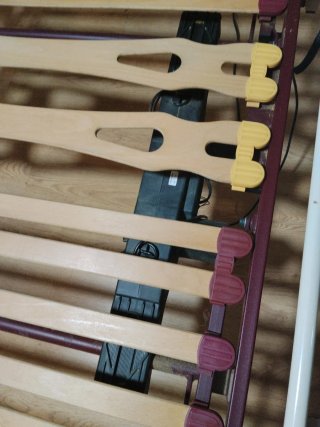 Cama articulada metálica y madera