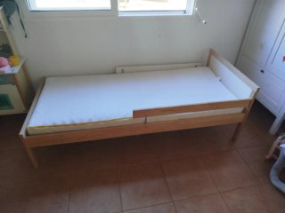 Cama infantil con barrera protectora ikea