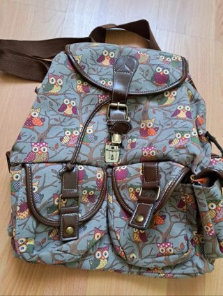Mochila de tela con estampado de búhos