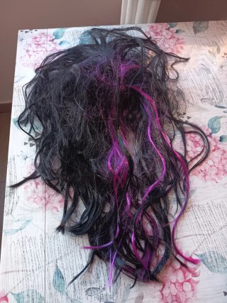 Peluca larga Halloween negra y morada