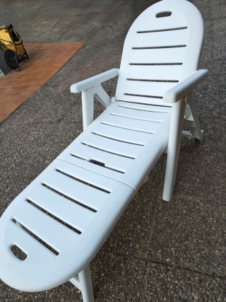 Tumbona de playa blanca plegable