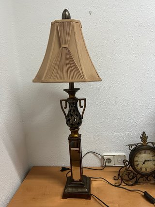 Lámpara de mesa antigua