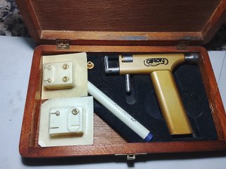 Pistola para perforar orejas CAFLON