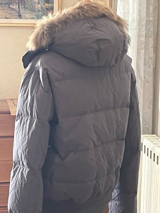 Piumino uomo marrone con cappuccio e pelliccia