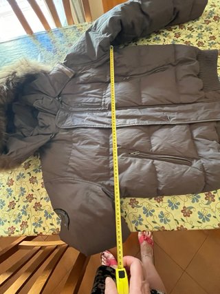 Piumino uomo marrone con cappuccio e pelliccia