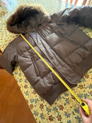 Piumino uomo marrone con cappuccio e pelliccia
