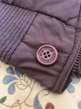 Piumino uomo marrone con cappuccio e pelliccia