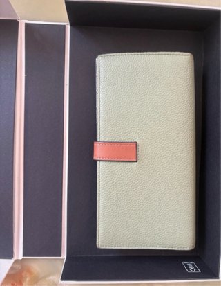 Billetero Loewe piel verde y marrón