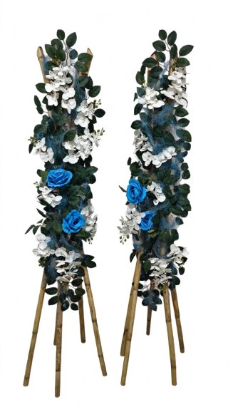 Decoración floral azul y blanca