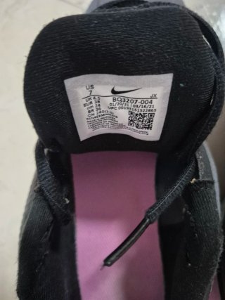Zapatillas Nike negra y rosa