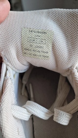 Zapatillas plataforma blancas con abalorios