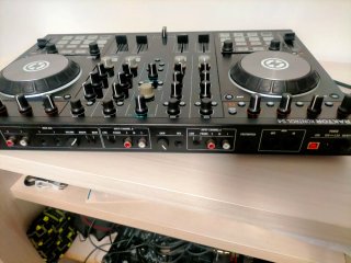 Controladora DJ Traktor Kontrol S4 MK2