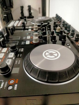 Controladora DJ Traktor Kontrol S4 MK2