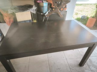 Mesa extensible y 5 sillas de madera
