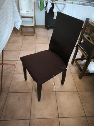 Mesa extensible y 5 sillas de madera