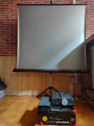Pantalla de proyector trípode