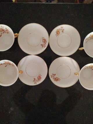 4 Tazas de té antiguas con platillos