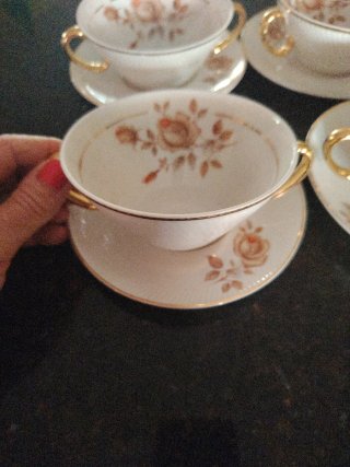 4 Tazas de té antiguas con platillos