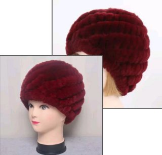 Gorro de lana y pelo de conejo rojo vino.