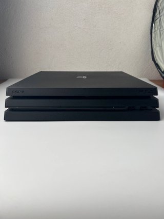 Console Sony Playstation 4 Pro 1 TB - Nera