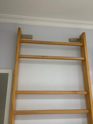 Espaldera de madera para gimnasio