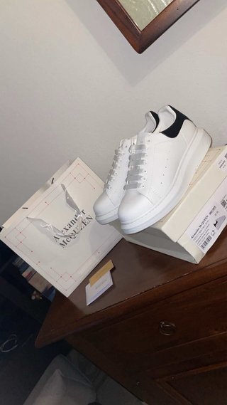 Alexander McQueen sneakers bianche e nere