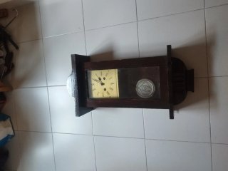 Reloj de pared madera y dorado