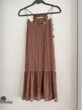 Vestido Mango marrón con pedrería