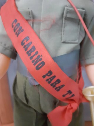 Muñeca antigua militar con trompeta