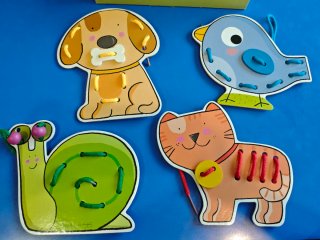 Juego de ensartar Goula para niños 3+