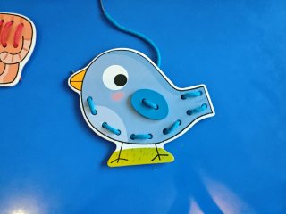 Juego de ensartar Goula para niños 3+