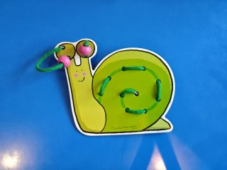 Juego de ensartar Goula para niños 3+