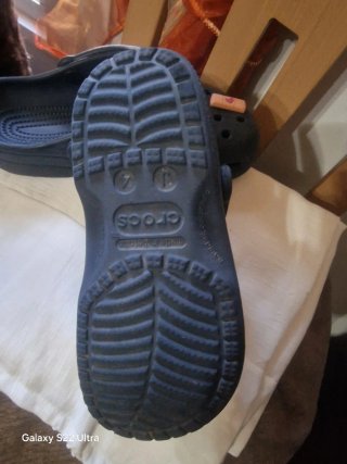 Crocs Azules con Jibbitz