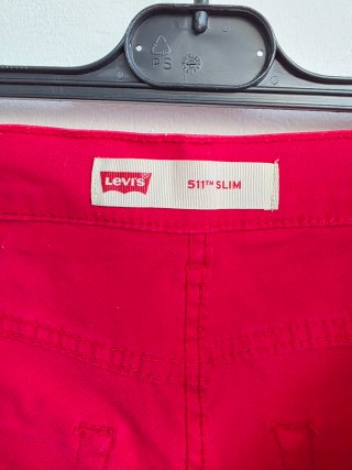Pantalón corto Levi's rojo niño T16