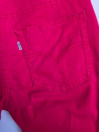 Pantalón corto Levi's rojo niño T16